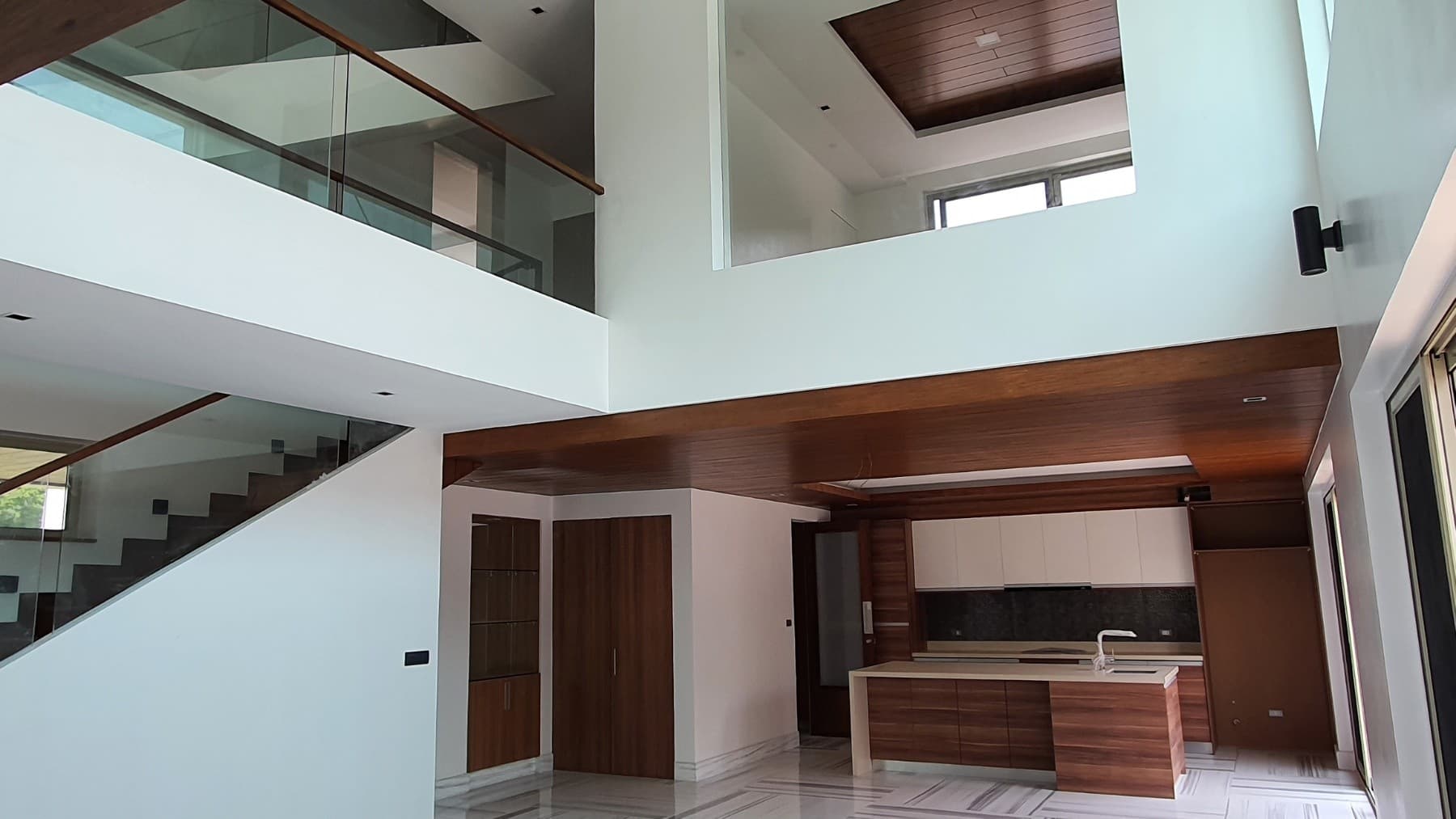 High Ceiling Brand New House - photo 3