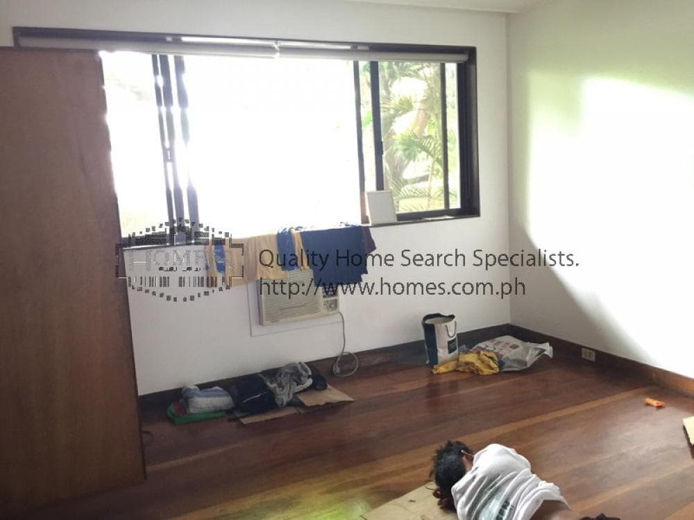 Renovated split level with large lanai - photo 4