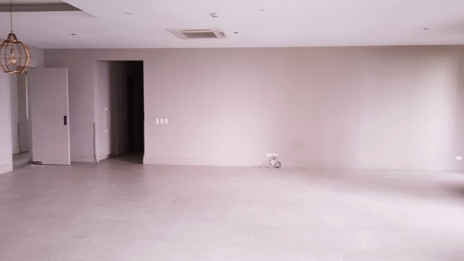 Semi Furnished 3 Bedroom at Essensa Tower - Bonifacio Global City, Taguig - photo 1