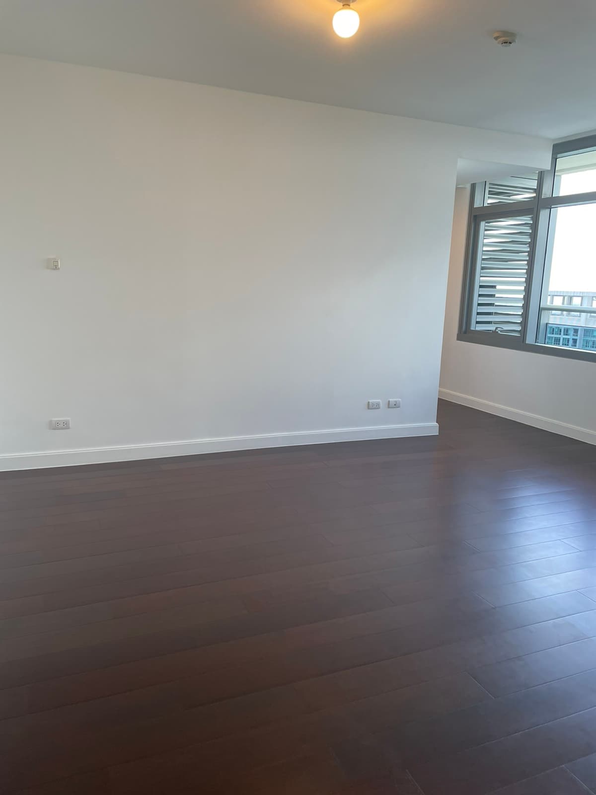 3-bedroom Sky Suite, with long-span balcony in The Suites at One Bonifacio High Street - photo 3