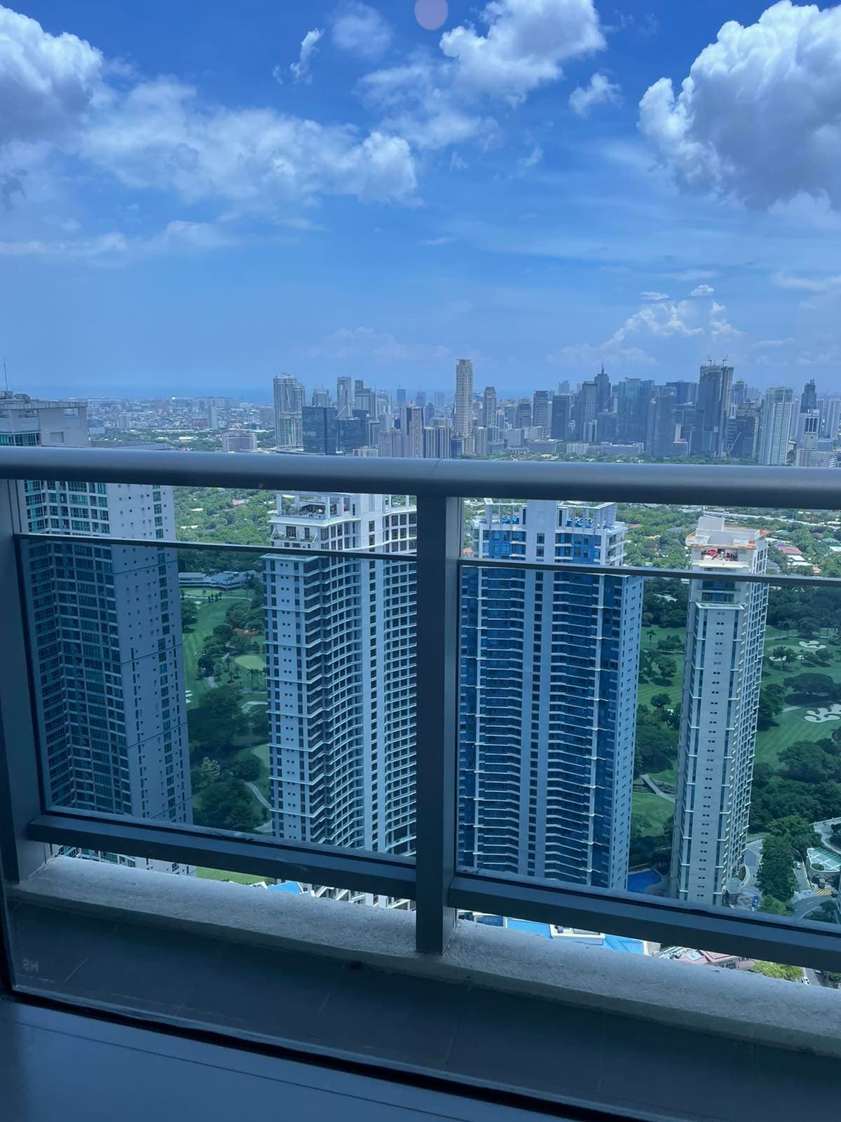 3-bedroom Sky Suite, with long-span balcony in The Suites at One Bonifacio High Street - Bonifacio Global City, Taguig - photo 1