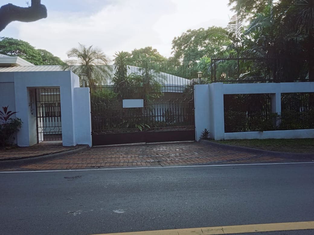 Spacious 5 bedroom house - photo 2