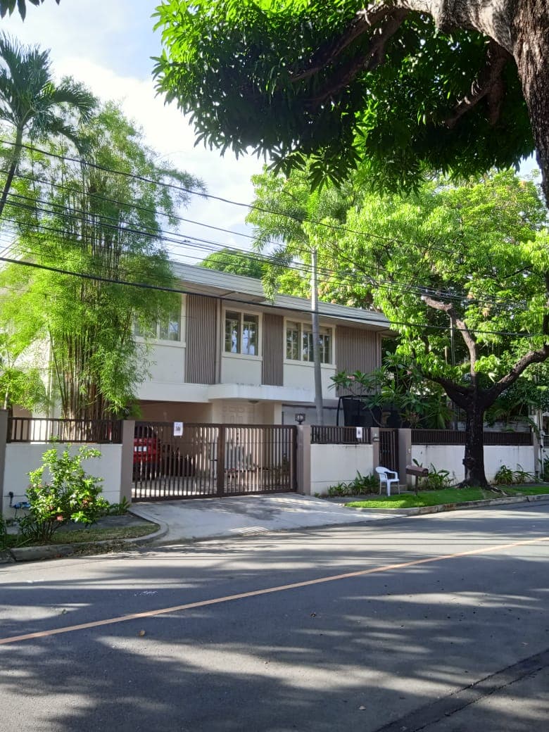 Homey 2 storey House - Dasmarinas Village, Makati - photo 1