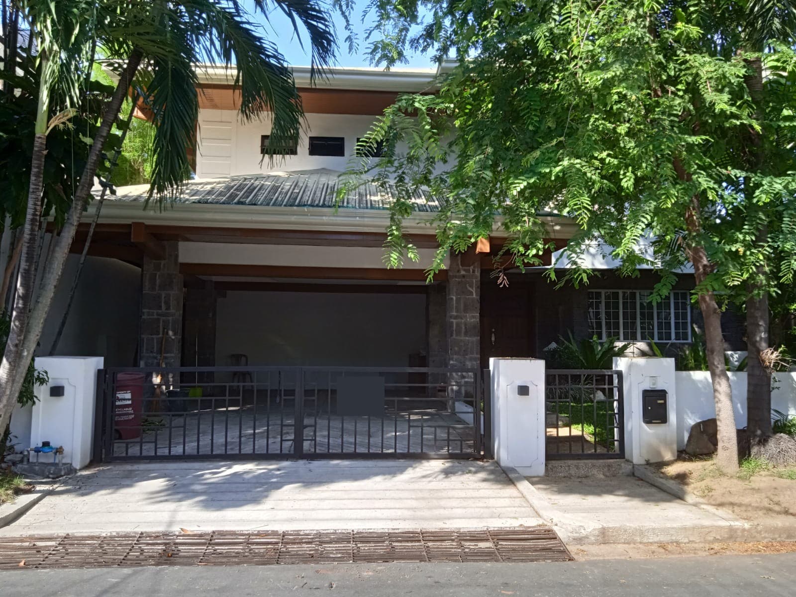 Newly Renovated 2 Storey House - San Lorenzo, Makati - photo 1