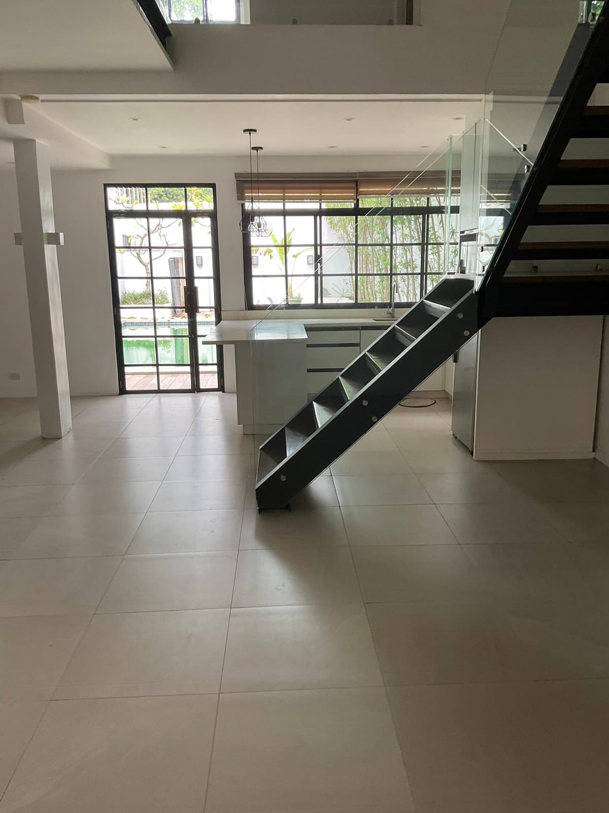 Modern 3 bedroom with pool - photo 3