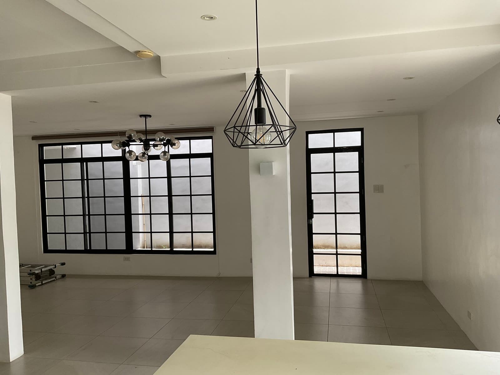 Modern 3 bedroom with pool - photo 2