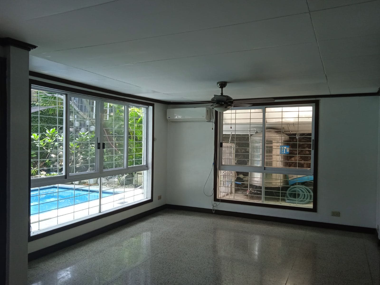 Cozy Two Storey 4 Bedroom - photo 5