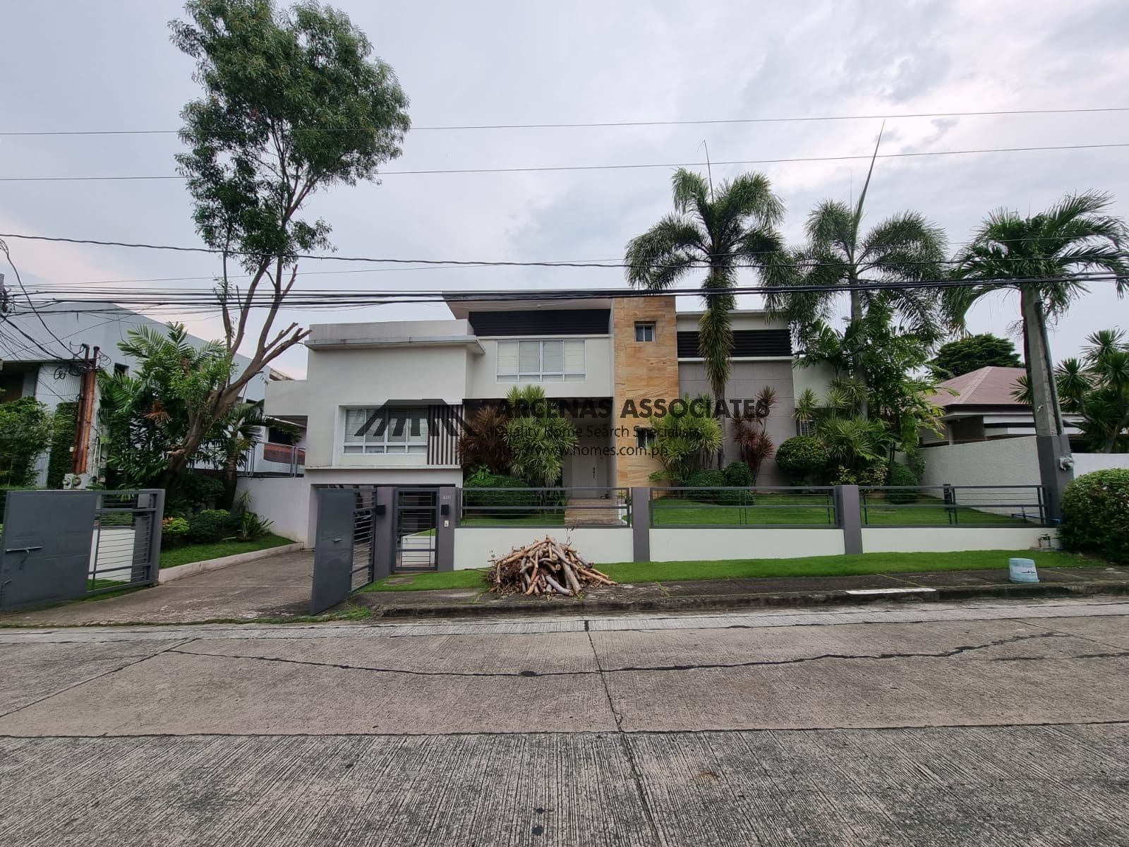 4 Bedroom house for sale at Ayala Alabang Village - Ayala Alabang, Makati - photo 1