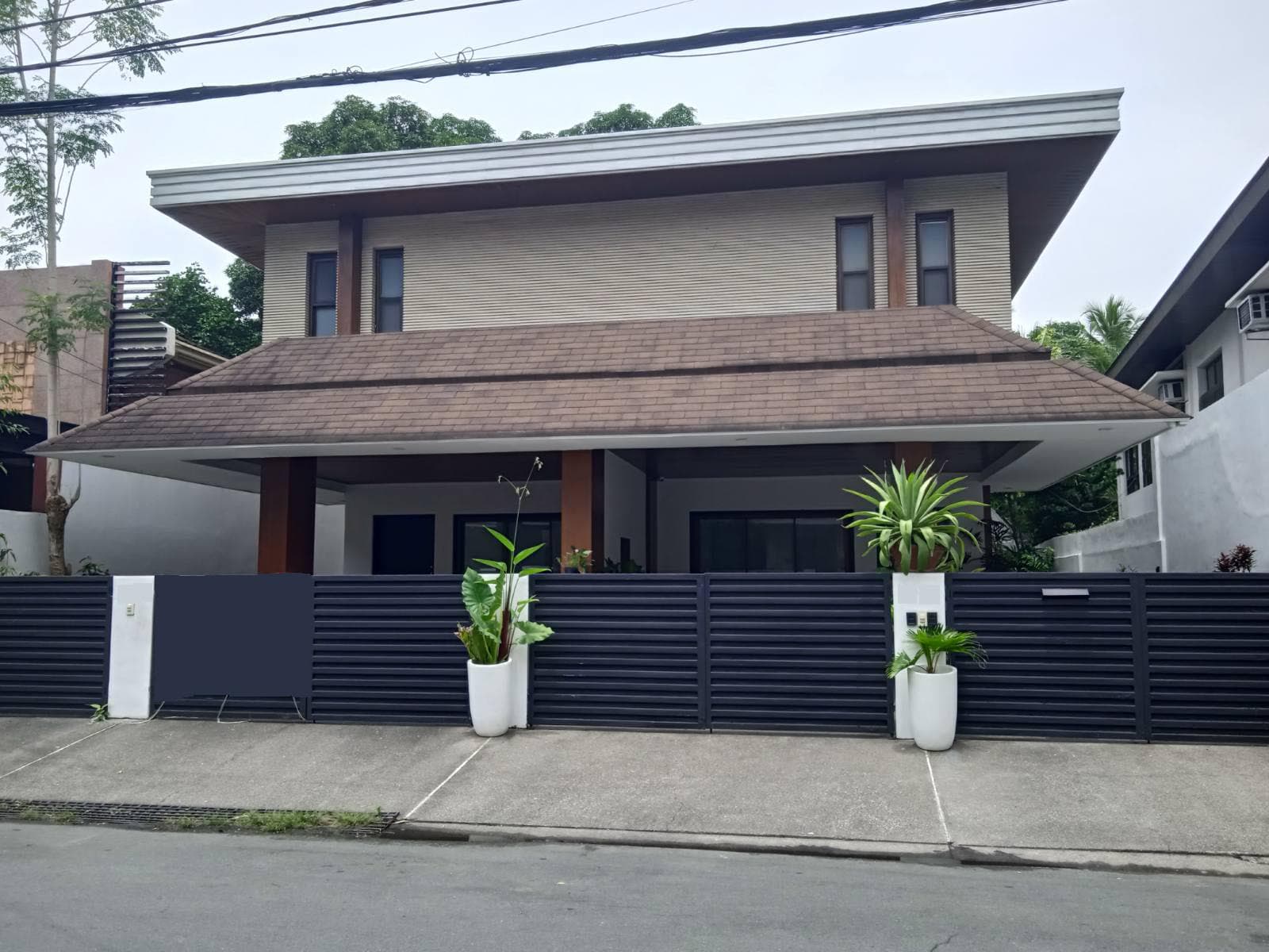 Modern Duplex House - San Lorenzo, Makati - photo 1