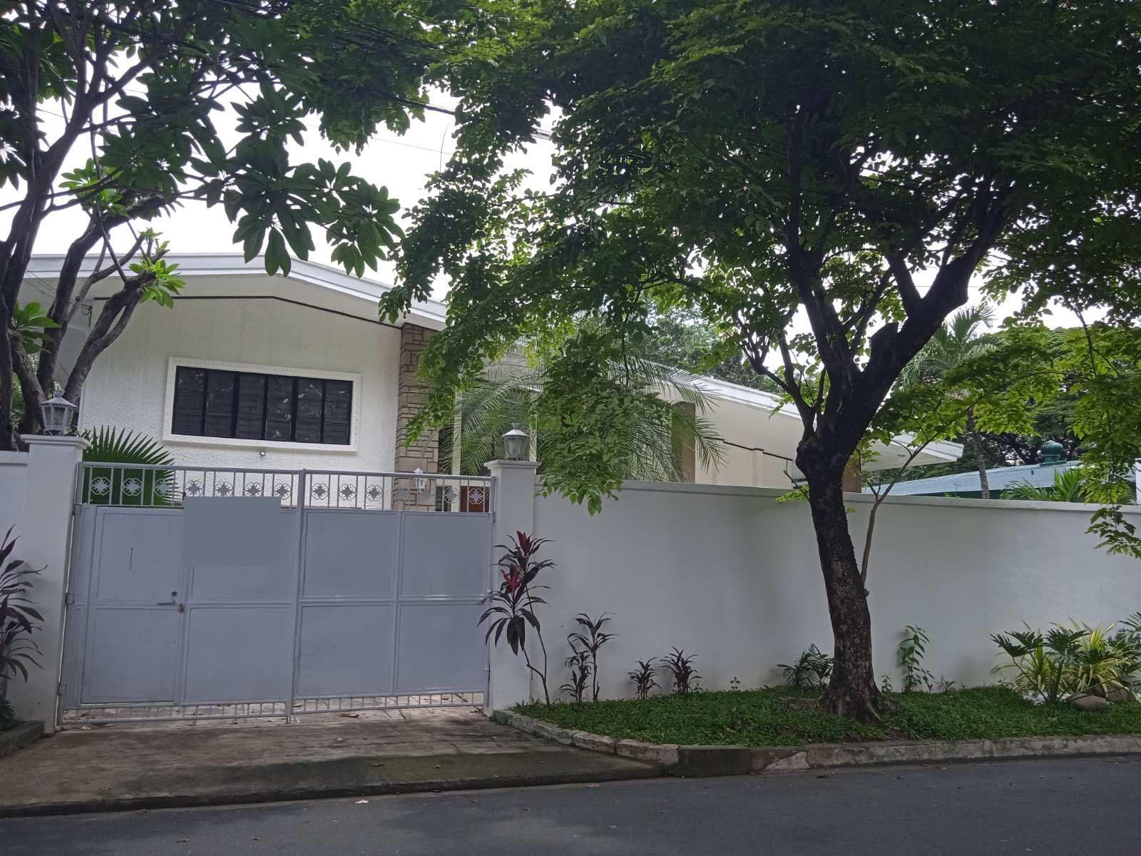 4 Bedroom House with Pool - San Lorenzo, Makati - photo 1