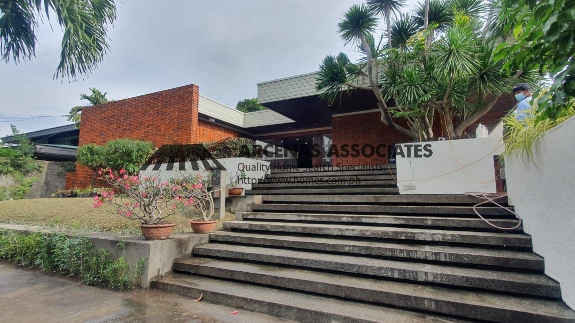3 Level House for Sale - Dasmarinas Village, Makati - photo 1