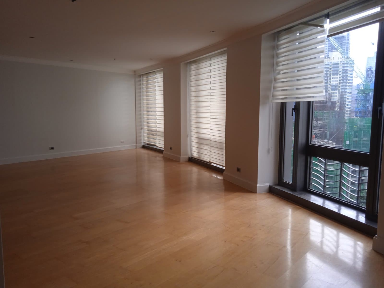 Semi Furnished 3 Bedroom - Bonifacio Global City, Taguig - photo 1