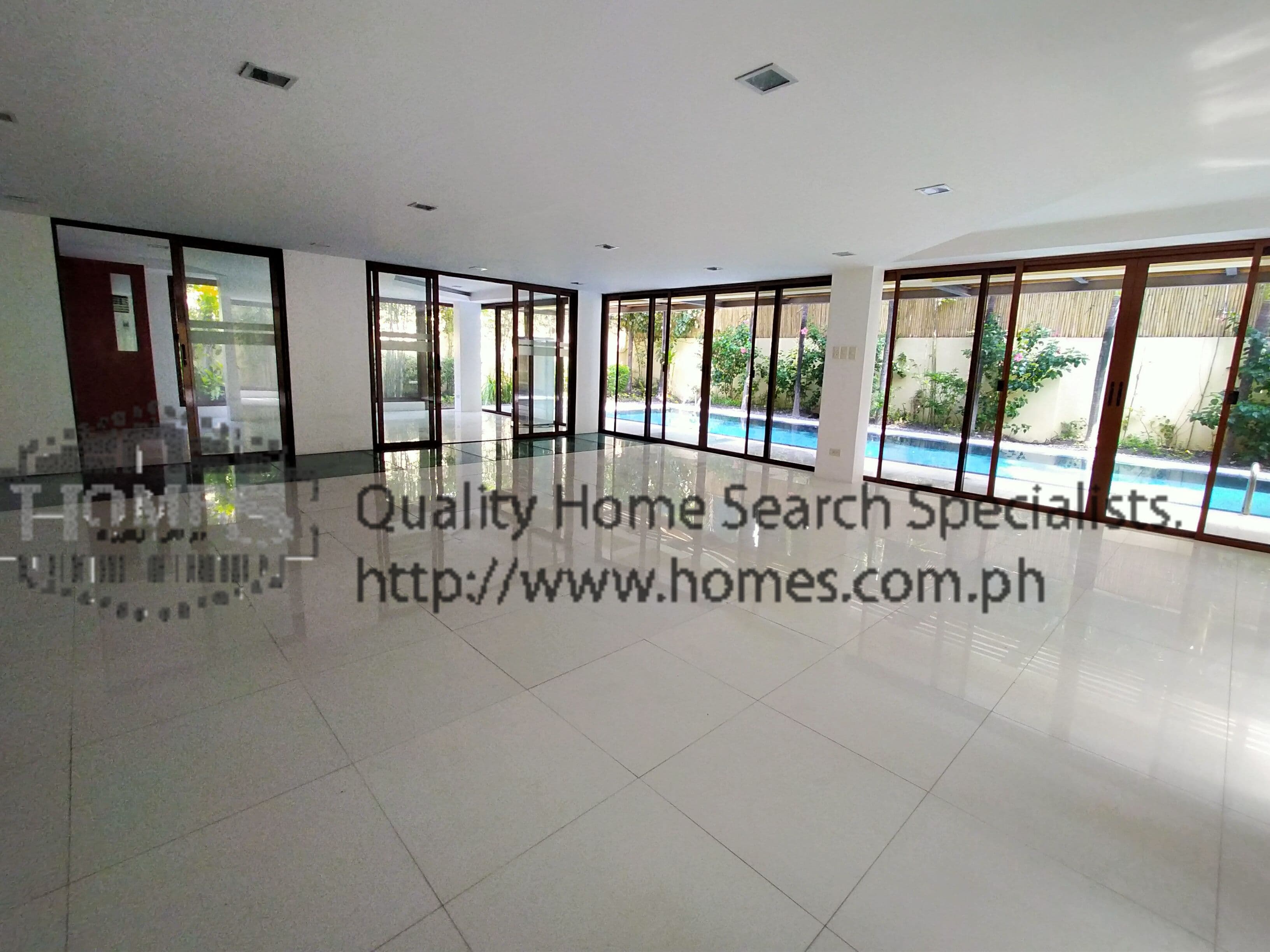 Well spaced modern house - photo 4