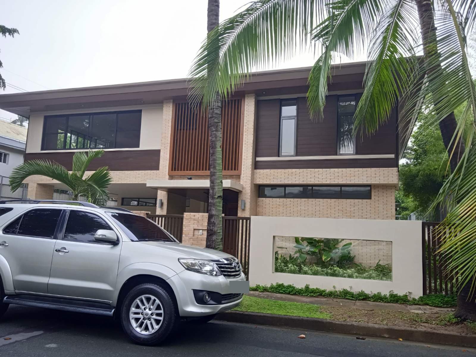 Newly Renovated two storey - photo 2