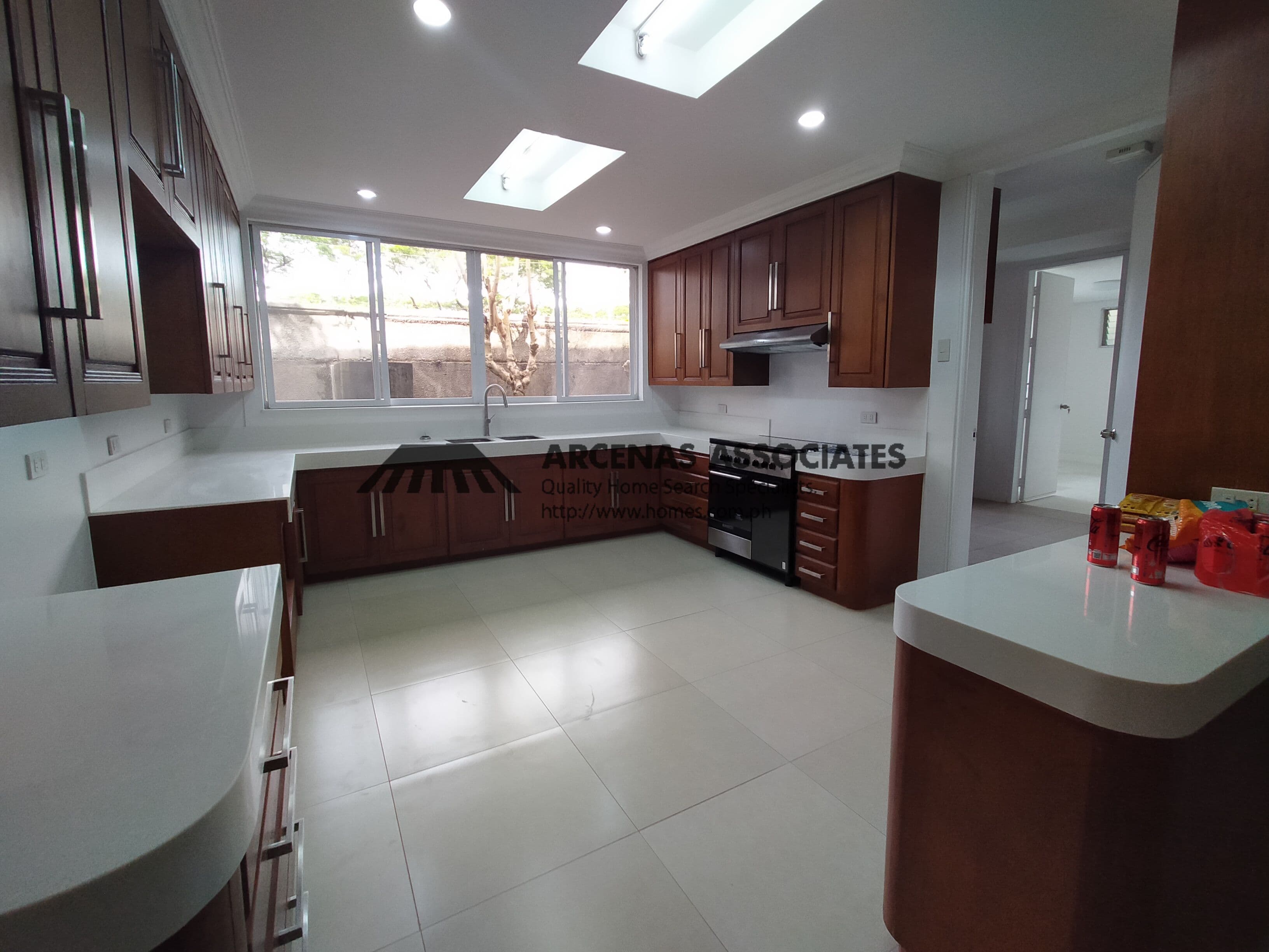 Modern 2 Storey House - photo 4