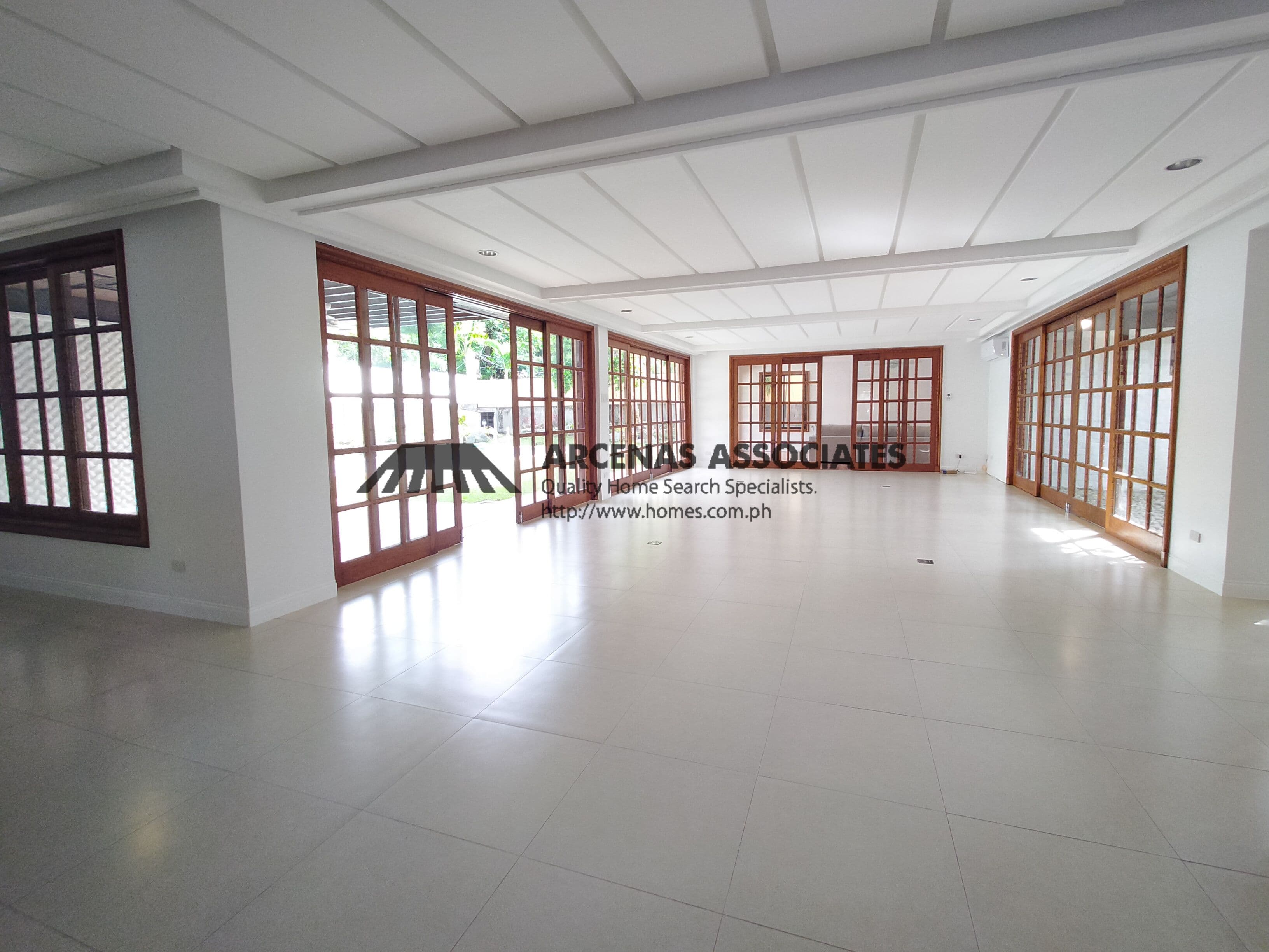 Modern 2 Storey House - Ayala Alabang, Muntinlupa - photo 1