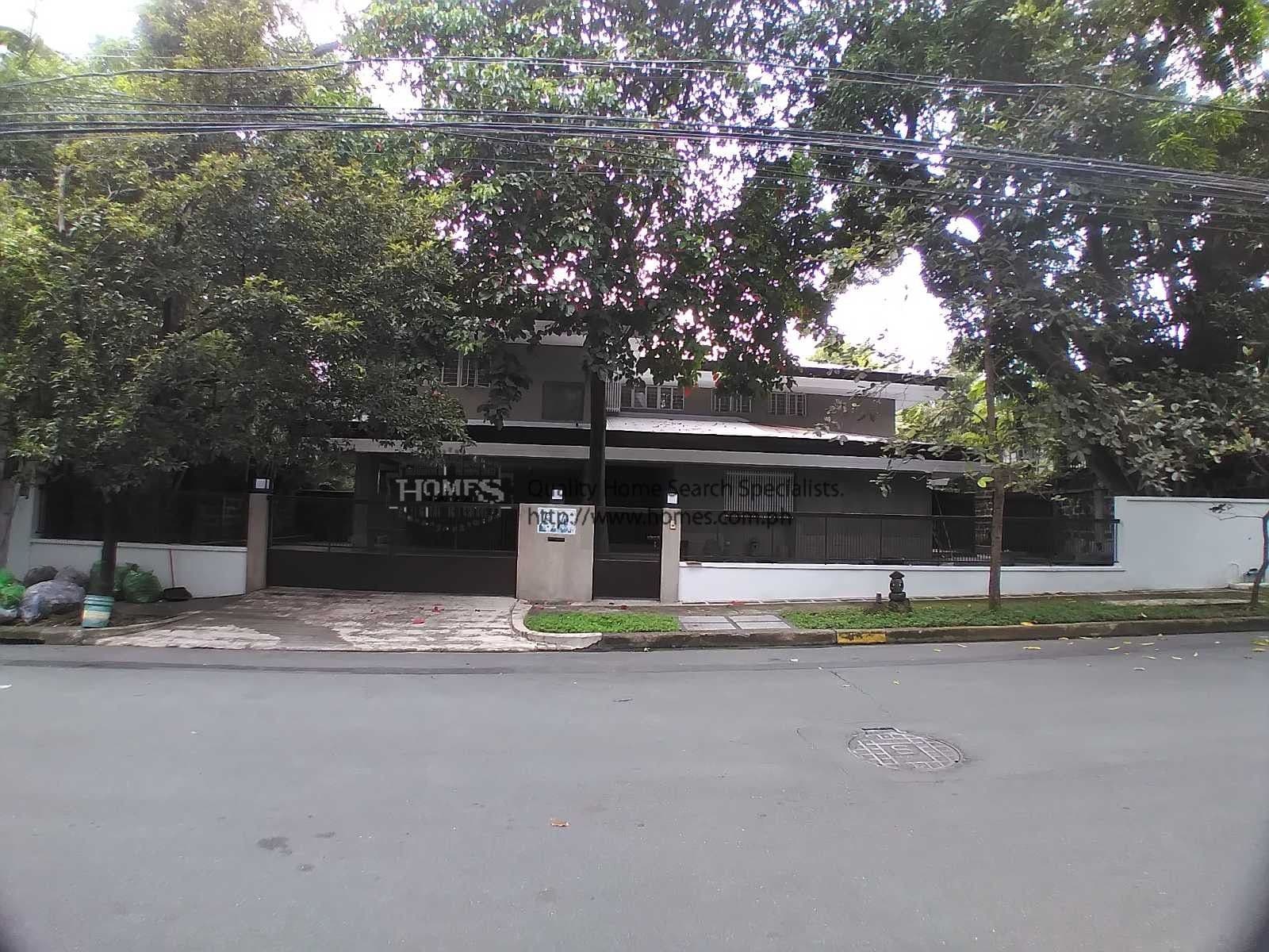 Elegant and solidly built 2 storey - photo 2