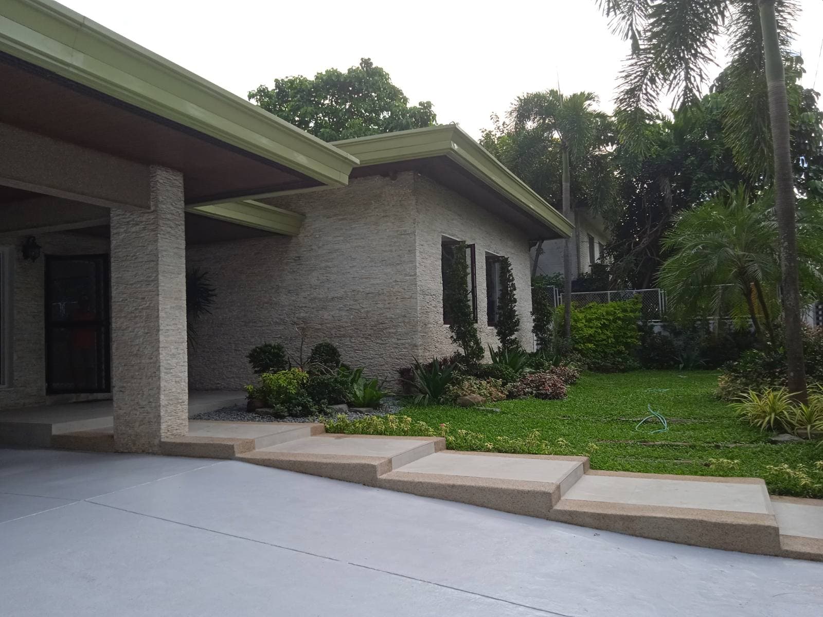 Renovated 4 bedroom house - photo 3