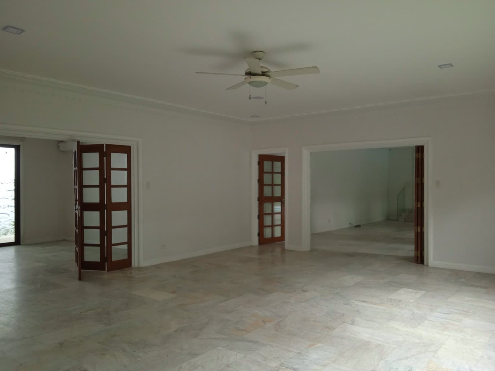 Renovated 4 bedroom house - photo 5