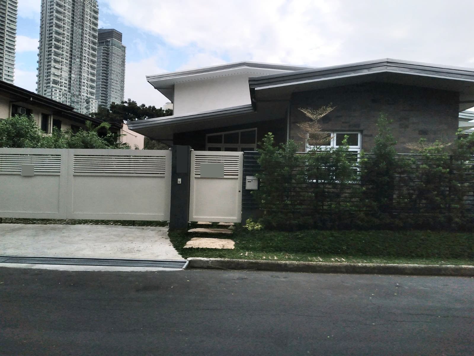 Brand new San Lorenzo Village house - San Lorenzo, Makati - photo 1