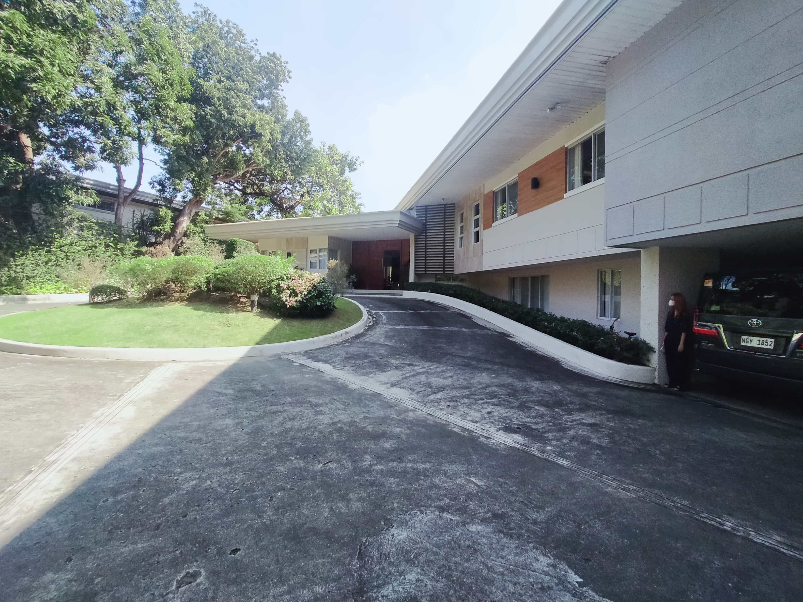 Large Renovated House - Dasmarinas Village, Makati - photo 1