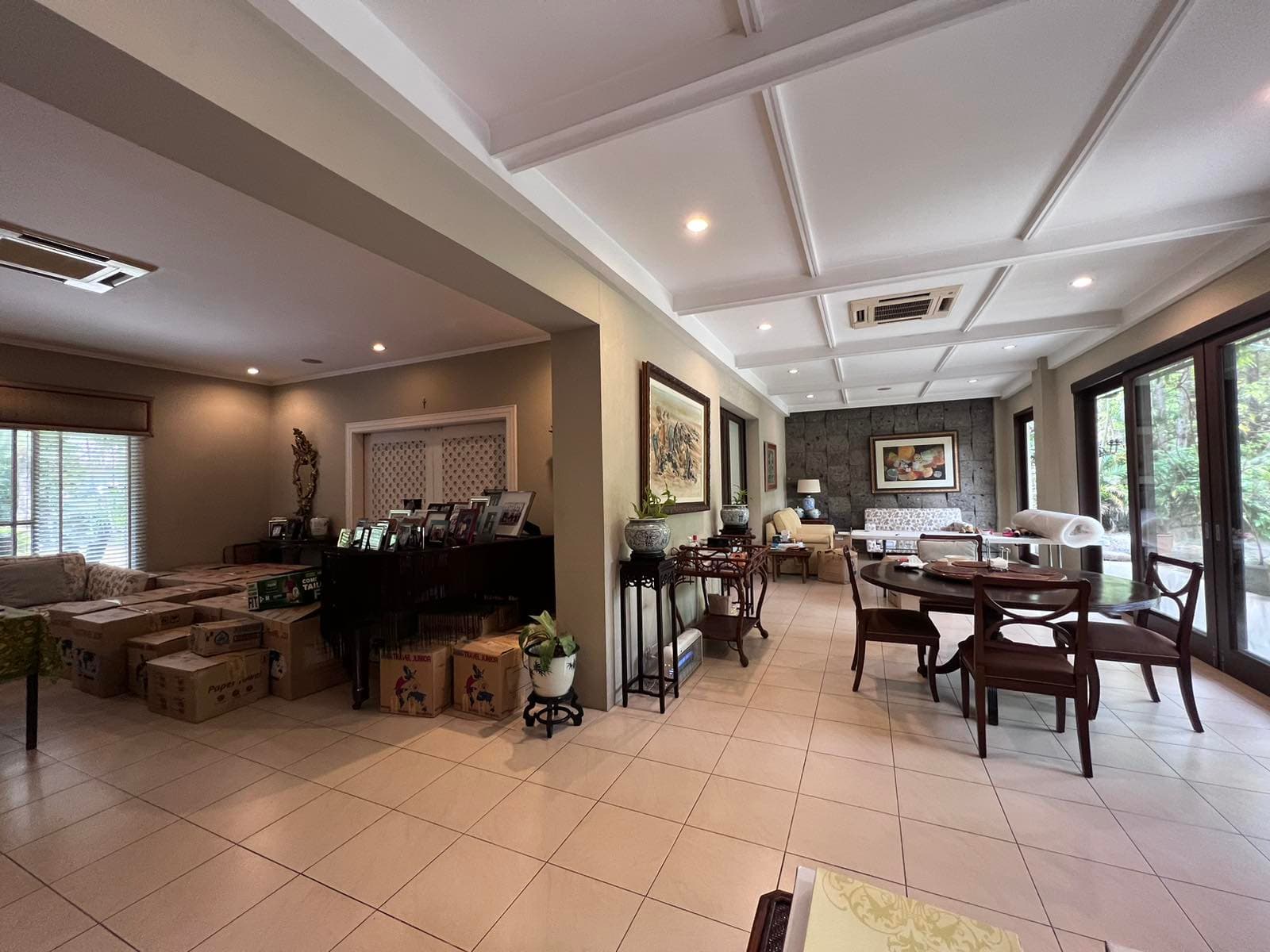 Well Maintained Bungalow House - photo 2