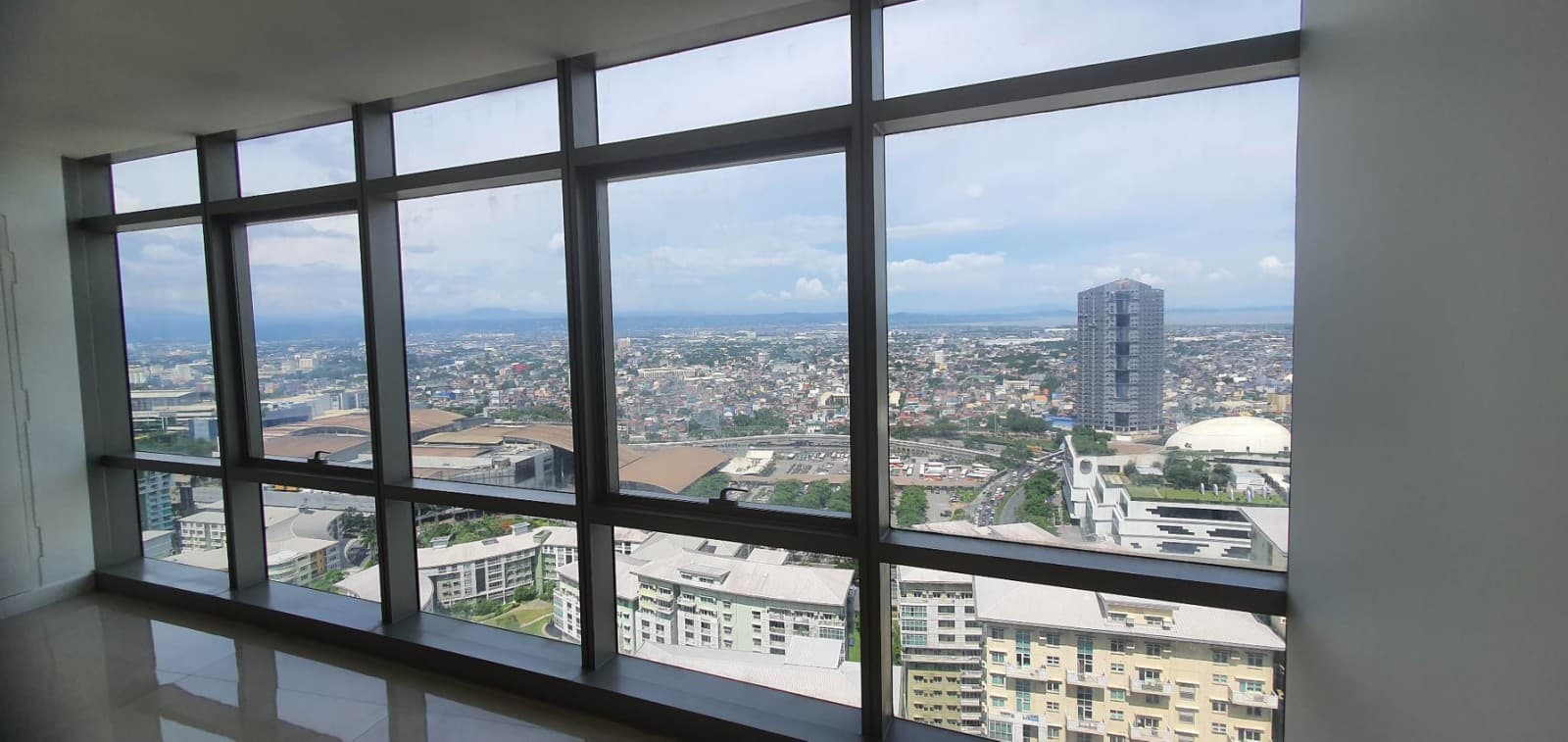 3 Bedroom w/ the Best Unobstructed View Unit - Bonifacio Global City, Taguig - photo 1