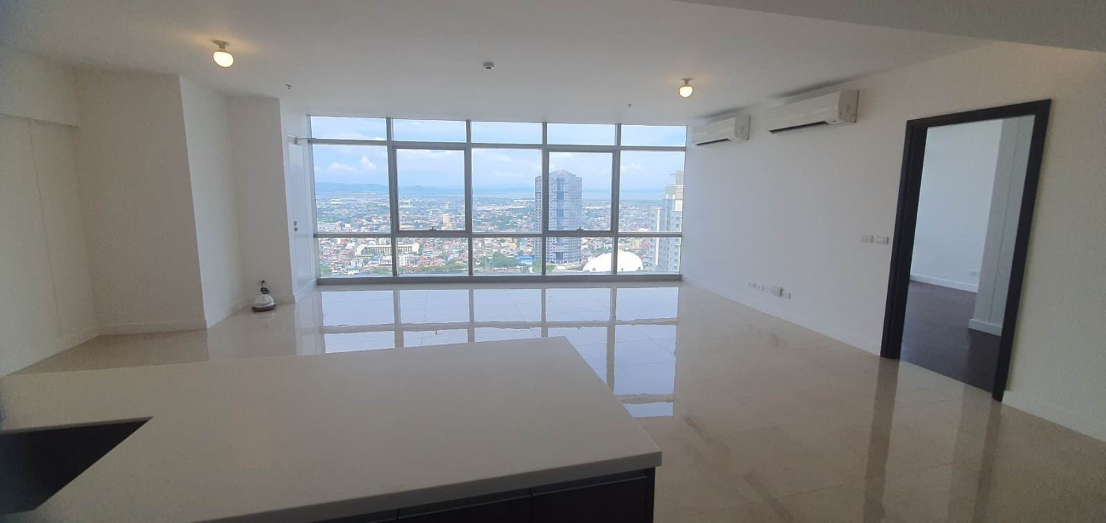 3 Bedroom w/ the Best Unobstructed View Unit - photo 3
