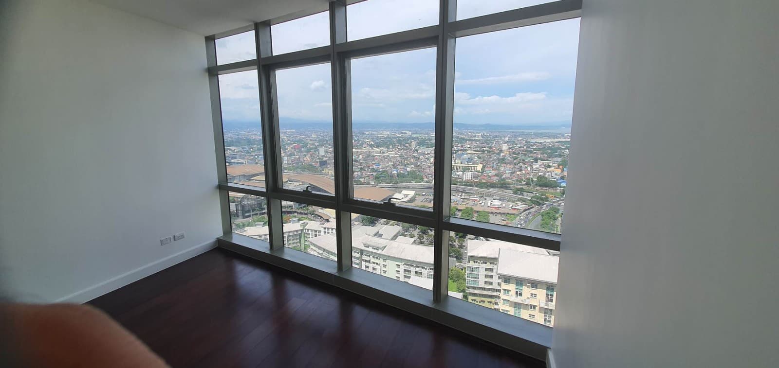 3 Bedroom w/ the Best Unobstructed View Unit - photo 4