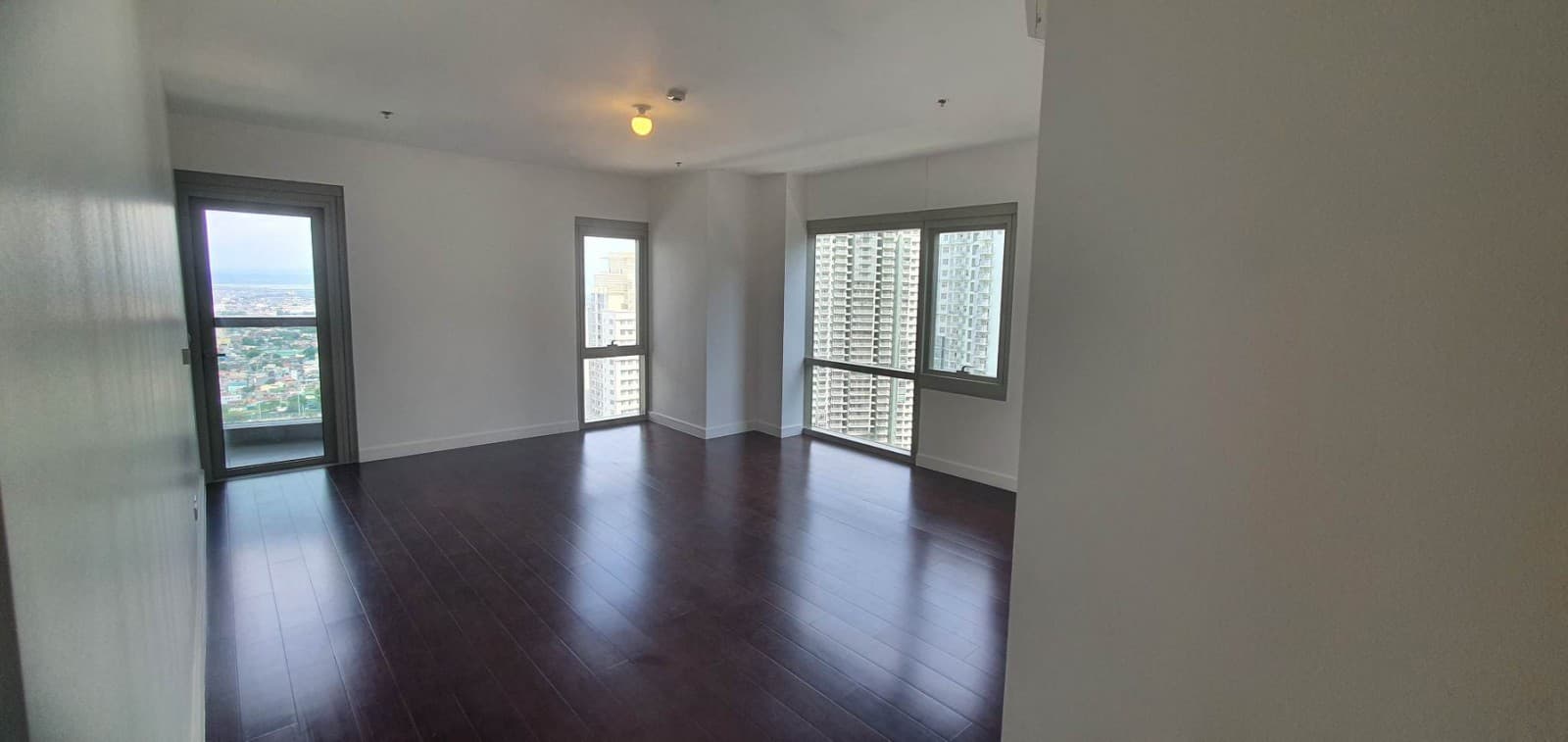 3 Bedroom w/ the Best Unobstructed View Unit - photo 5
