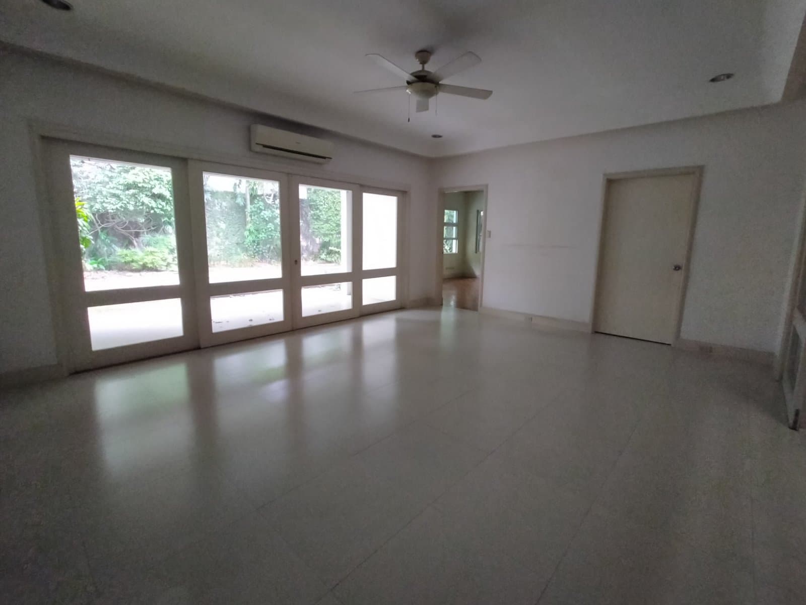 3 Bedroom House with a den for Rent in Dasmarinas Village - photo 3