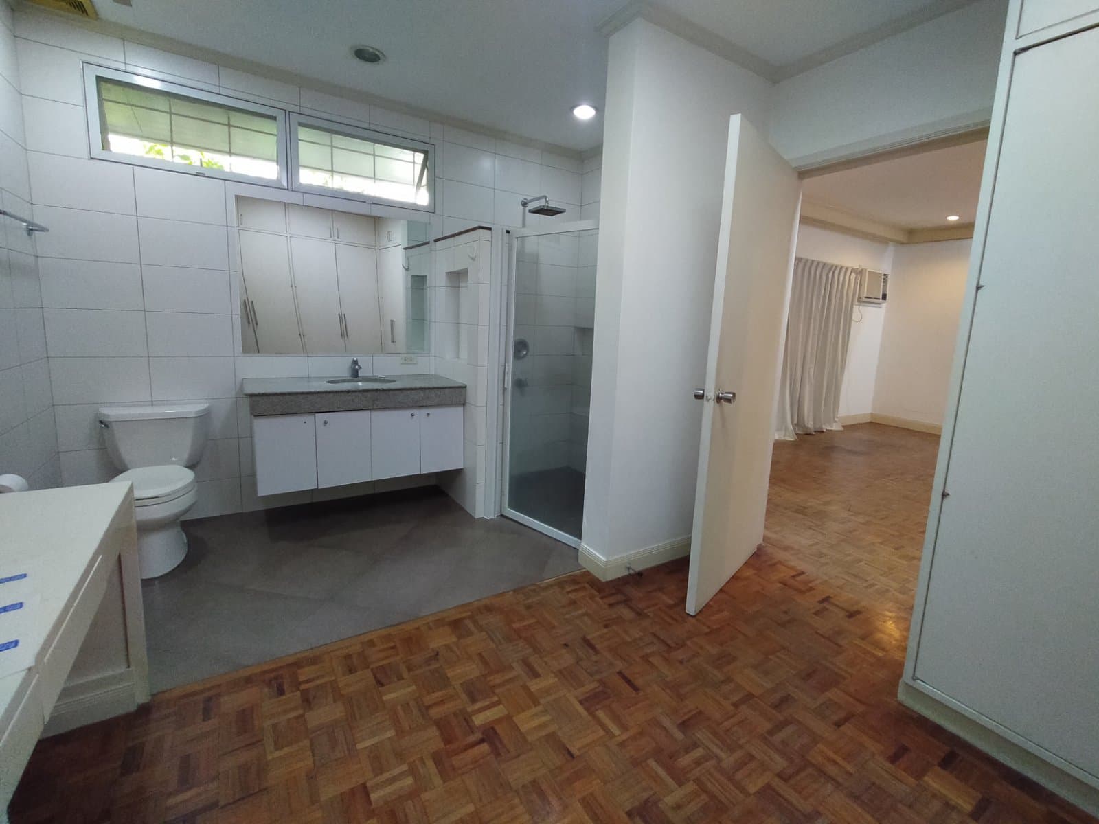 3 Bedroom House with a den for Rent in Dasmarinas Village - photo 5