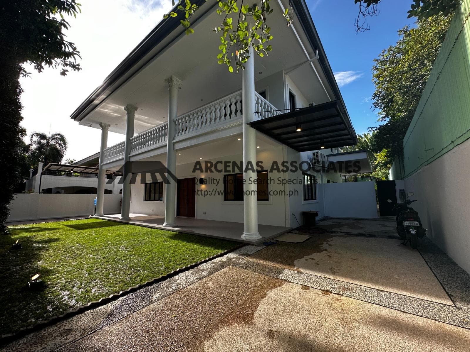 Colonial-Modern Fusion - Dasmarinas Village, Makati - photo 1