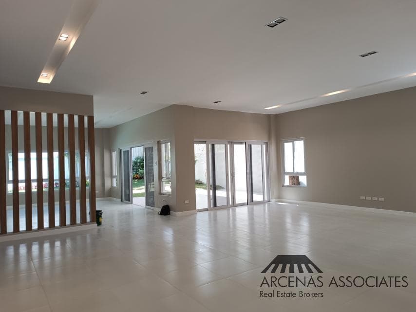 Bright and Spacious Modern House in Dasmarinas Village