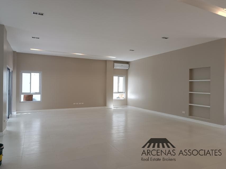 Bright and Spacious Modern House in Dasmarinas Village - photo 2