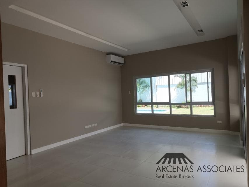 Bright and Spacious Modern House in Dasmarinas Village - photo 3