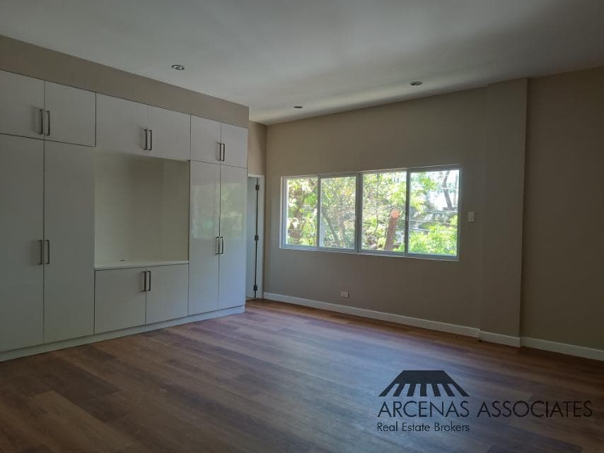 Bright and Spacious Modern House in Dasmarinas Village - photo 5