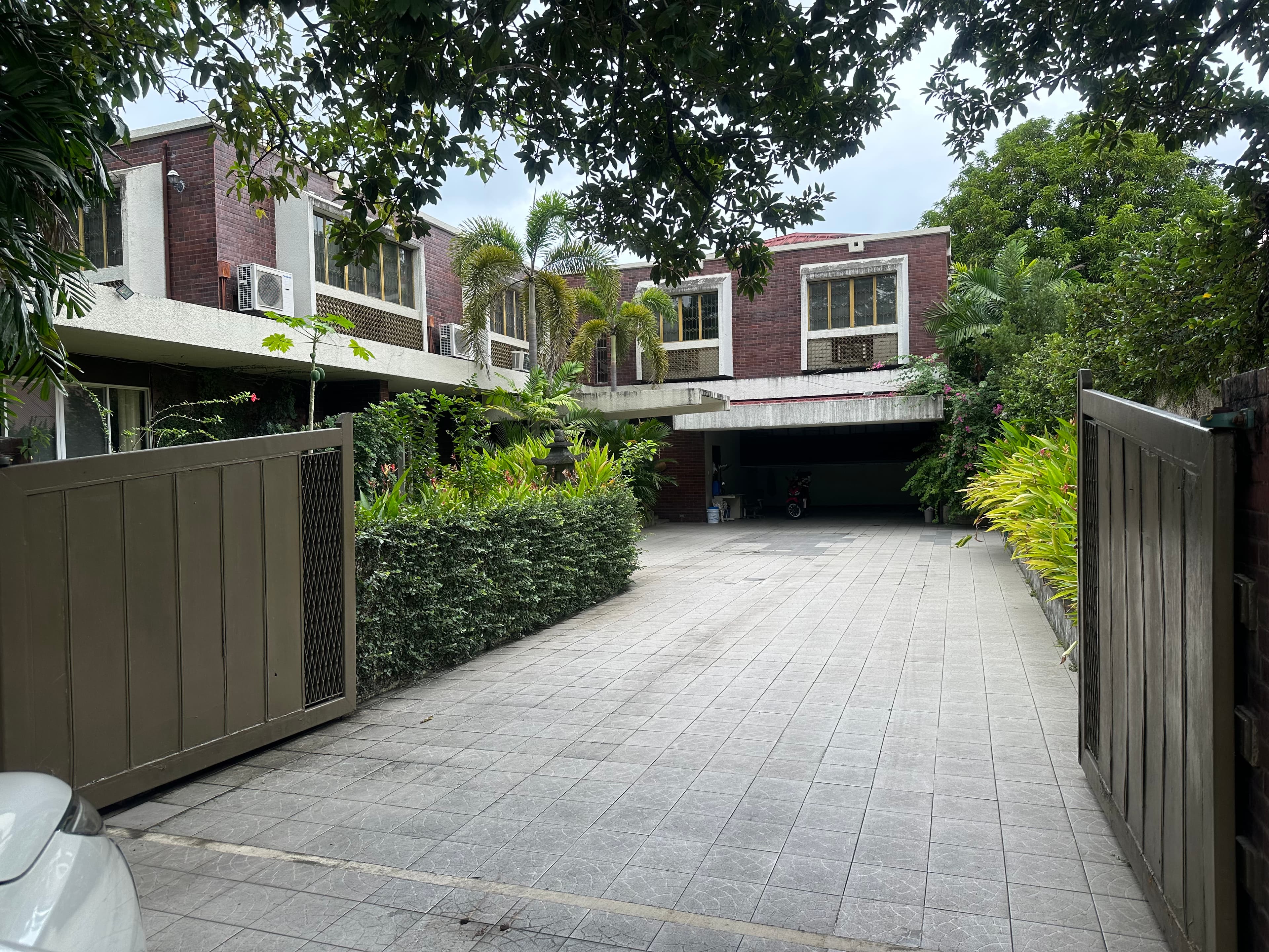Elegant 2 Storey corner House - photo 2