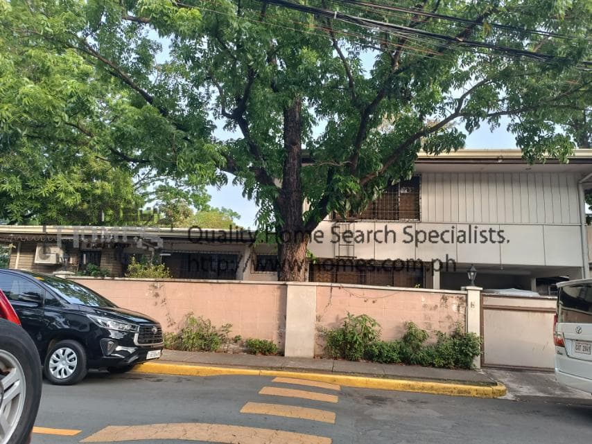 Corner 2 storey house - Magallanes Village, Makati - photo 1