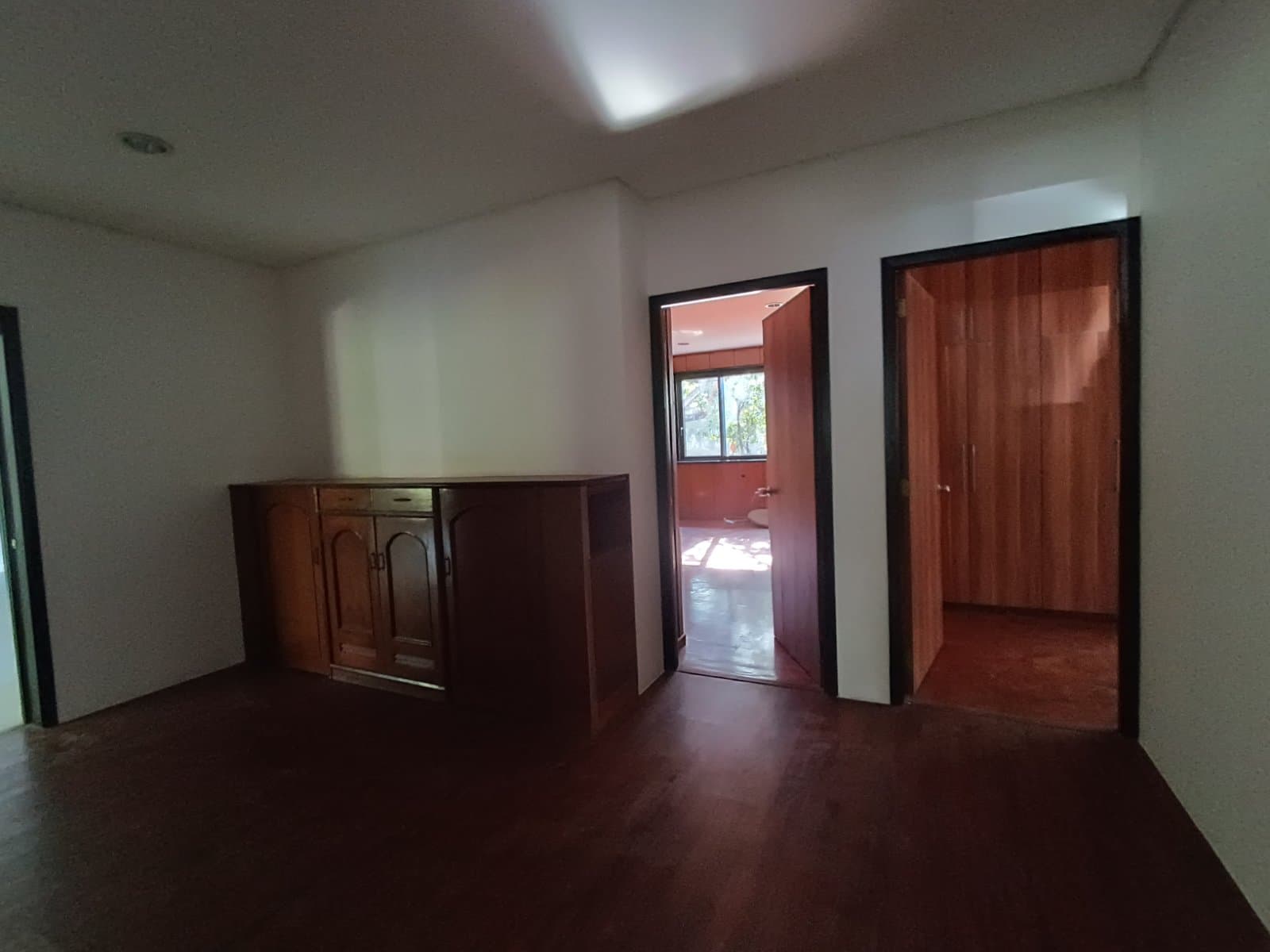 Spacious Bungalow House - photo 4