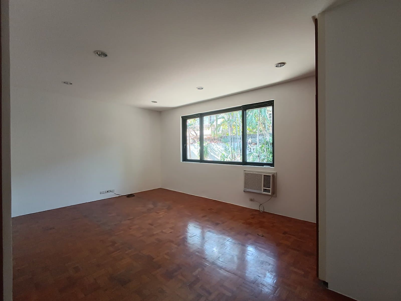 Spacious Bungalow House - photo 5