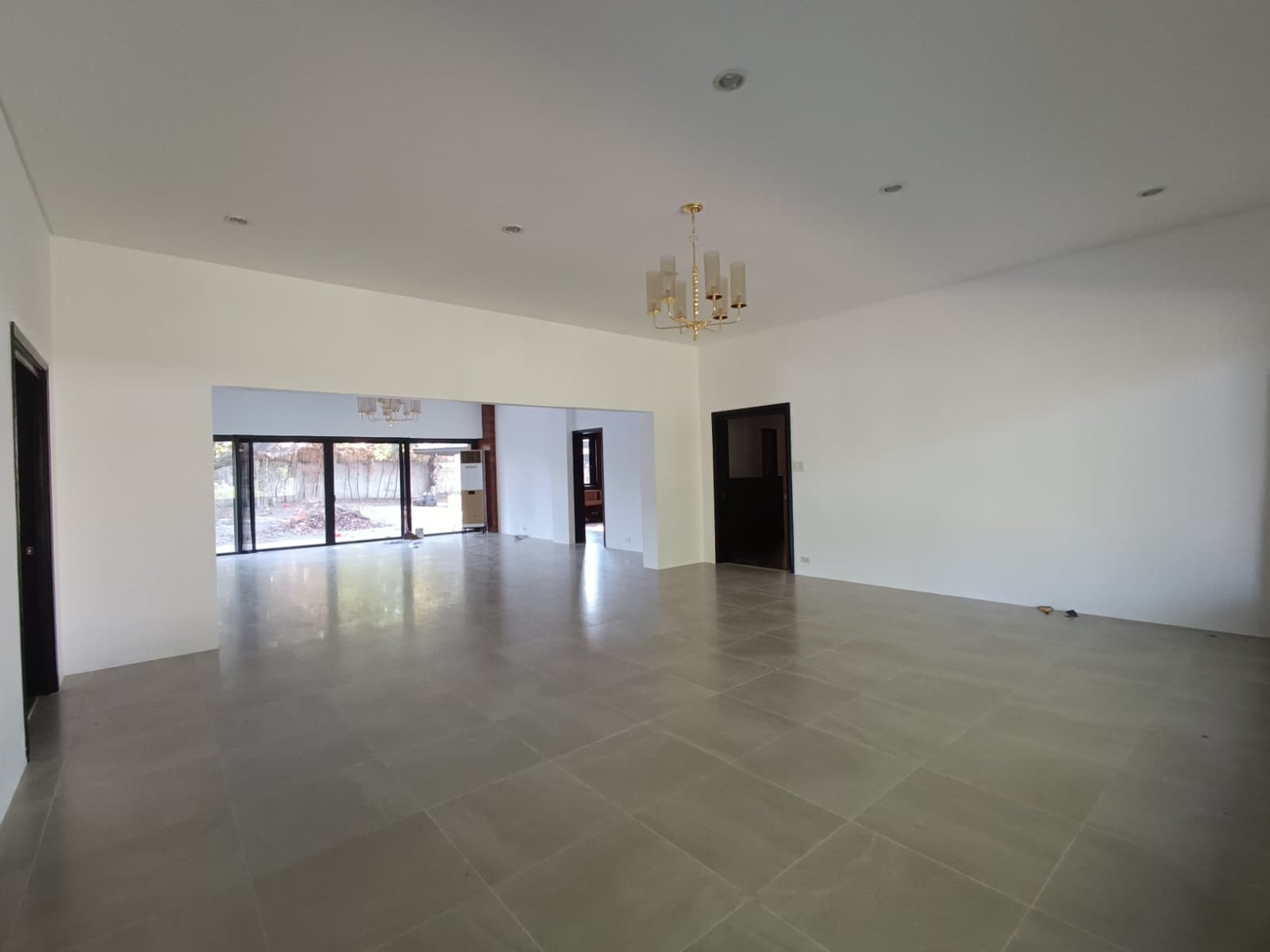 Spacious Bungalow House - Forbes Park, Makati - photo 1