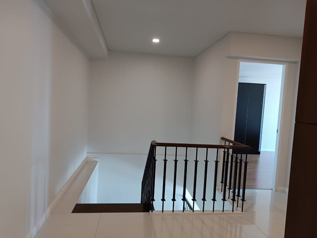 Bi Level 3 Bedroom Penthouse - photo 4