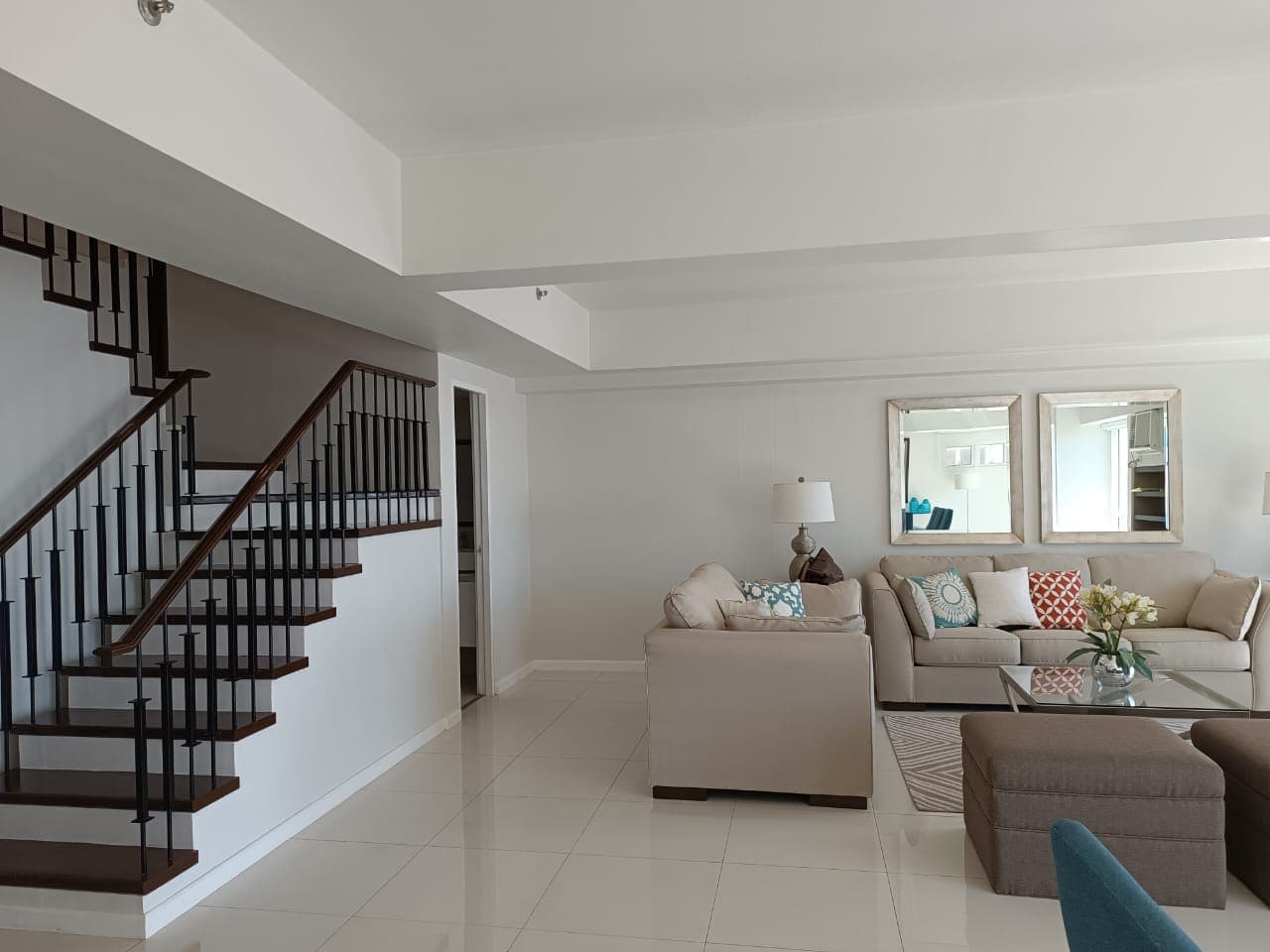 Bi Level 3 Bedroom Penthouse - photo 2