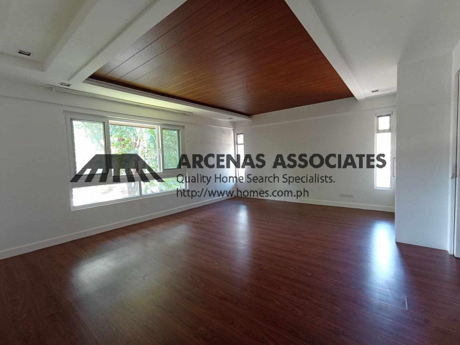 Well maintained 4 bedroom house - photo 2