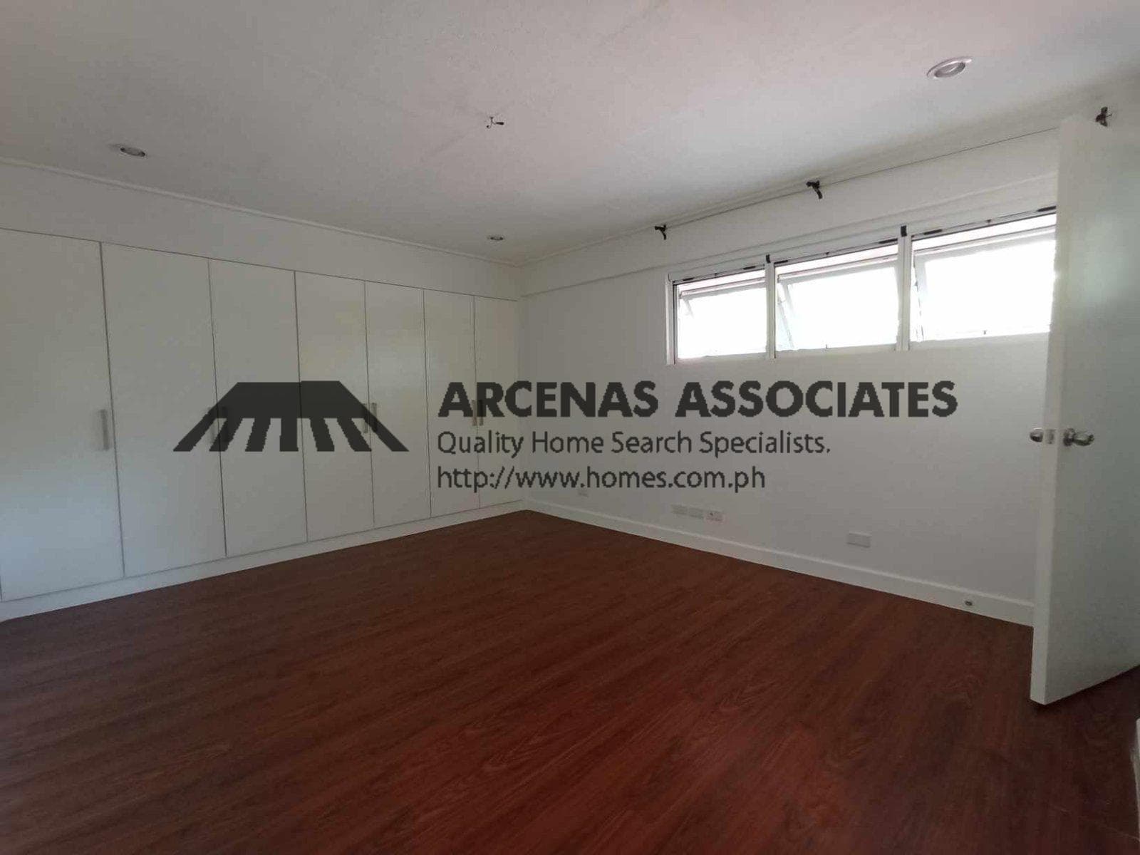 Well maintained 4 bedroom house - photo 4