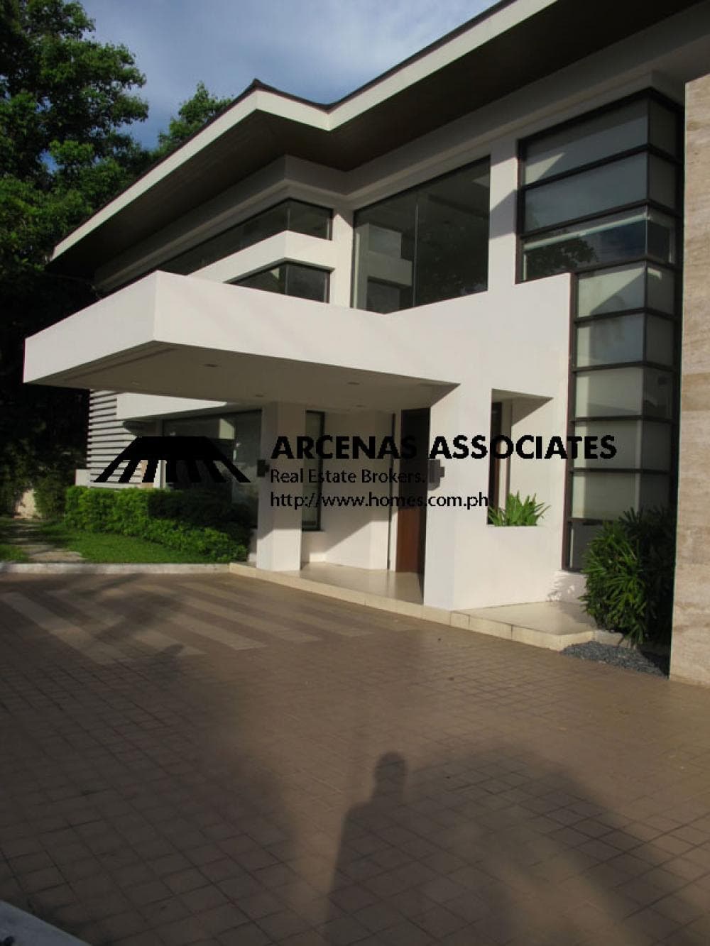 Showcase 2 storey along main road - Dasmarinas Village, Makati - photo 1