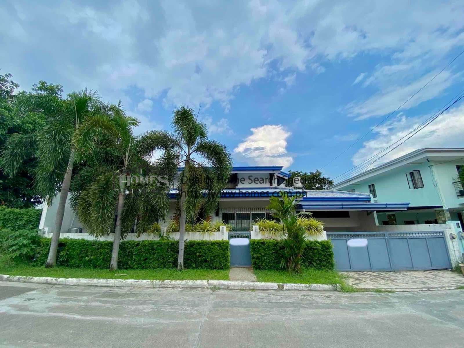 Great value 2 Storey - Merville, Paranaque - photo 1