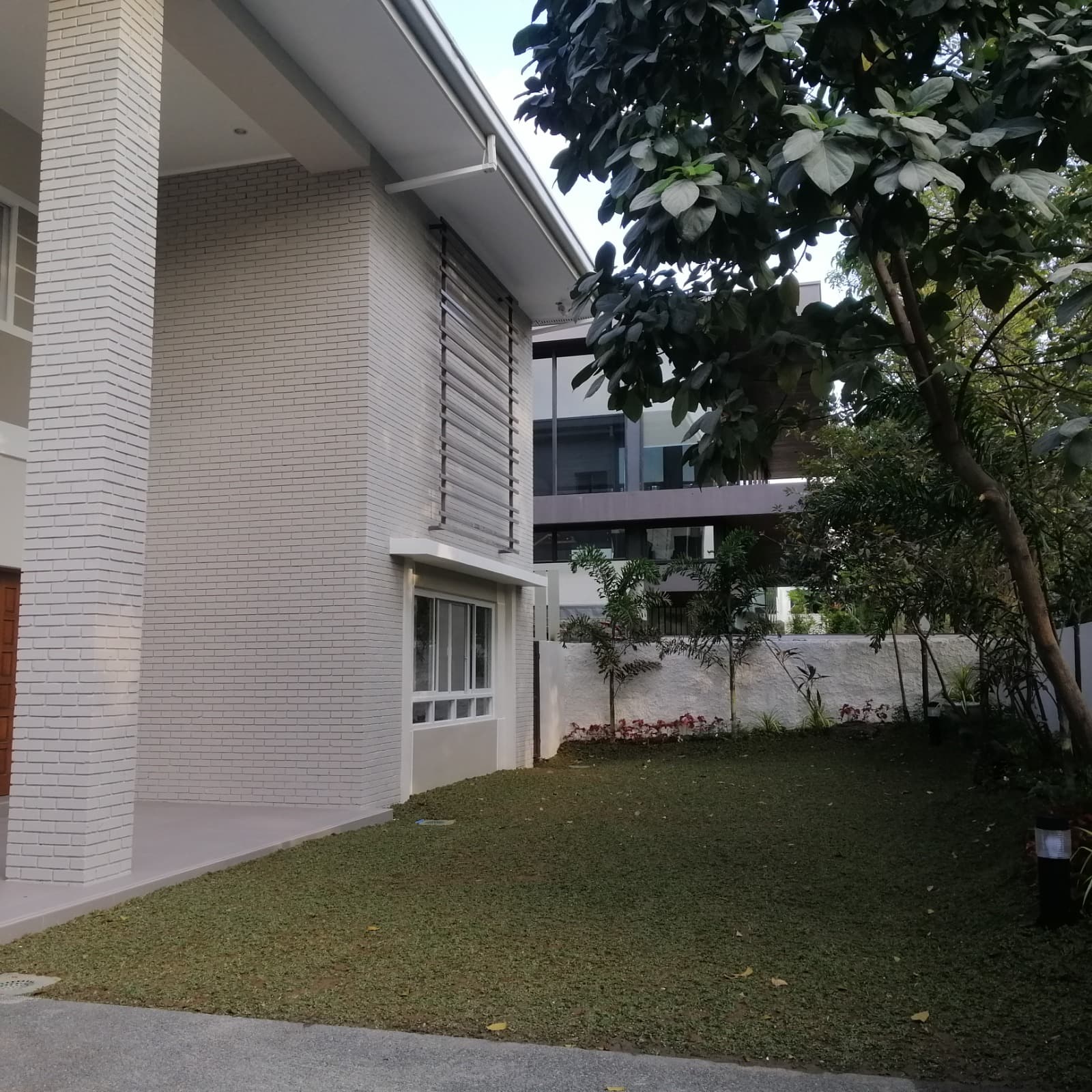 Modern design and homey 2 storey - photo 4