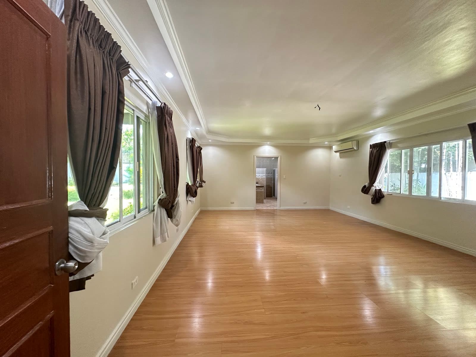 Sprawling Bungalow - photo 3
